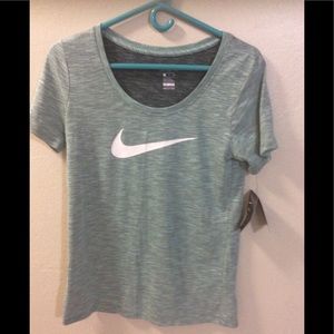 Nike woman tee